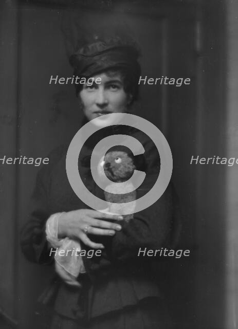 Hamilton, Helen, Miss, portrait photograph, ca. 1913. Creator: Arnold Genthe.