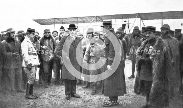 'Une visite aux formations aeronautiques militaires; dans une ecole d'aviation..., 1916'. Creator: Unknown.