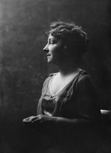 Mrs. George Moffett, portrait photograph, 1919 Oct. 18. Creator: Arnold Genthe.
