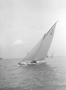 The 6 Metre Cynthia sailing upwind, 1912. Creator: Kirk & Sons of Cowes.