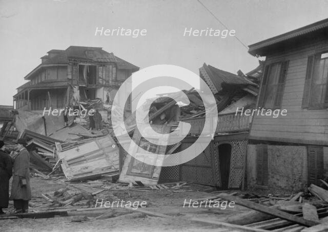Seabright - storm damage - Octagon Hotel, 1914. Creator: Bain News Service.