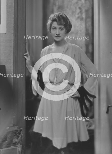 Bainter, Fay, Miss, portrait photograph, 1916. Creator: Arnold Genthe.