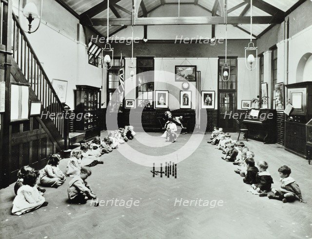 Number work, Southfields Infants' School, Wandsworth, London, 1907. Artist: Unknown.