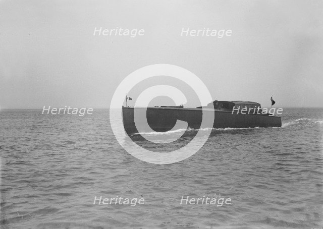 Camper and Nicholson's motor yacht launch. Creator: Kirk & Sons of Cowes.