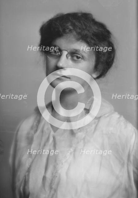Schimmelfeng, Frances, portrait photograph, 1914 Dec. 3. Creator: Arnold Genthe.